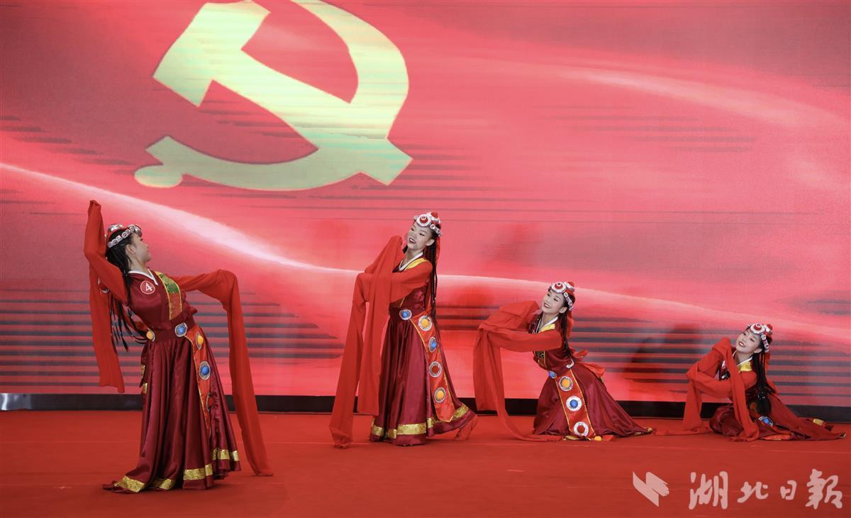 尺度这么大，台词这么露骨，女主还是女神，这剧能过审也是奇了